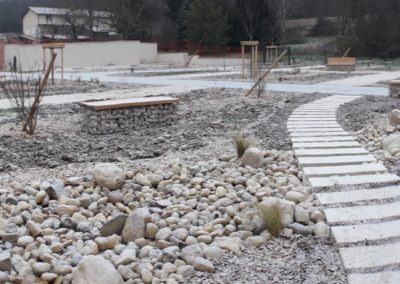 Il neige sur le chantier d'aménagement du nouveau cimetière de Dagneux. Le jardin du souvenir